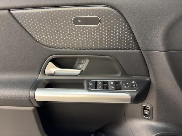 Mercedes-Benz GLA 200 - Progressive / Rückfahrkamera / Spiegel-Paket / Winter-Paket / AHK