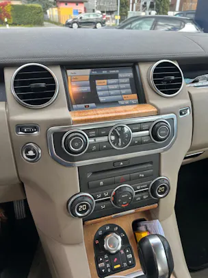 Land Rover Discovery 3.0 TDV6 HSE Automatic