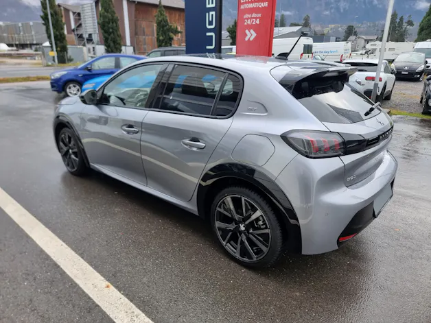 Peugeot 208 1.2 PureTech GT EAT8