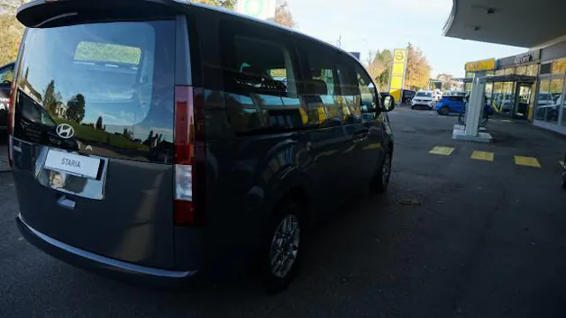 Hyundai Staria W. 1.6 HEV Amplia
