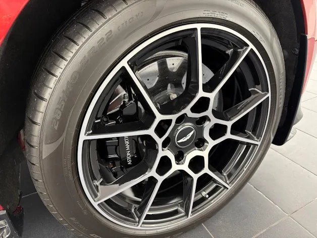 Aston Martin DBX 707 4.0 V8