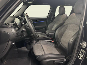 https://vehicle.imgix.net/4295737/51d746a6-9cb4-45dd-ada8-fdcf2d437e06.jpg