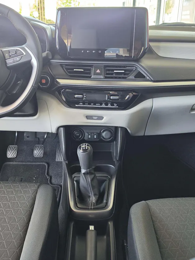 Suzuki Swift 1.2 Sakura Top Hybrid 4x4