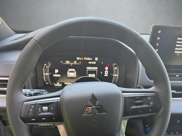 MITSUBISHI OUTLANDER 10