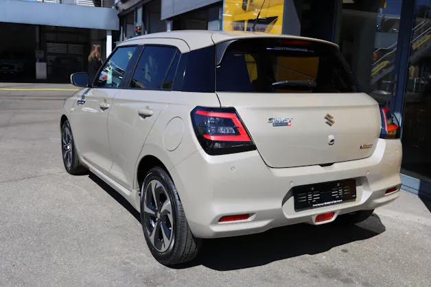 Suzuki Swift 1.2 Sakura Top Hybrid