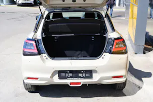 Suzuki Swift 1.2 Sakura Top Hybrid