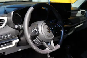 Suzuki Swift 1.2 Sakura Top Hybrid
