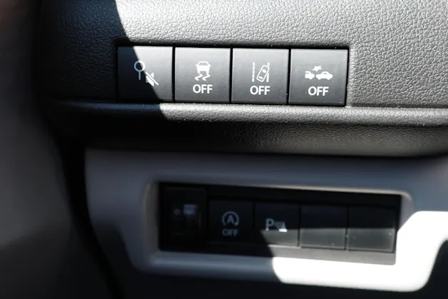Suzuki Swift 1.2 Sakura Top Hybrid