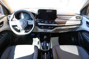Suzuki Swift 1.2 Sakura Top Hybrid