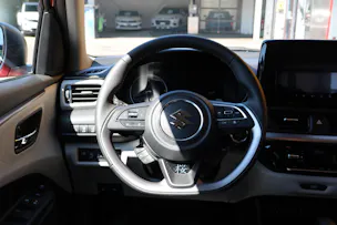 Suzuki Swift 1.2 Sakura Top Hybrid