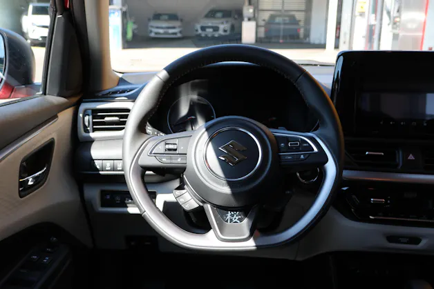 Suzuki Swift 1.2 Sakura Top Hybrid