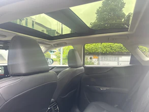 https://vehicle.imgix.net/4296323/3c8655fa-4370-4d50-a907-2cfe041b1092.jpg