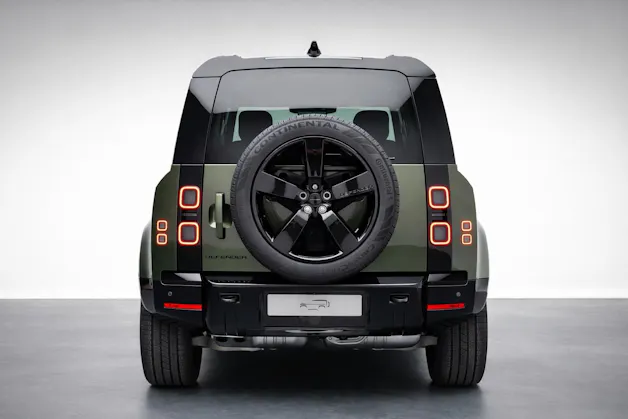 Land Rover Defender 110 3.0 D I6 250 X-Dynamic SE
