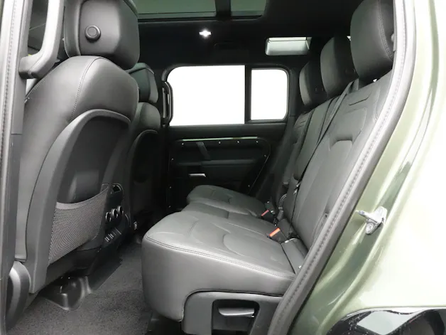 Land Rover Defender 110 3.0 D I6 250 X-Dynamic SE