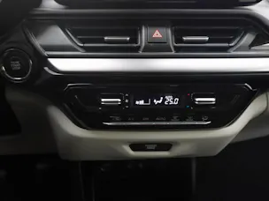 Suzuki Swift 1.2 Sakura Top Hybrid