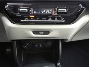 Suzuki Swift 1.2 Sakura Top Hybrid 4x4
