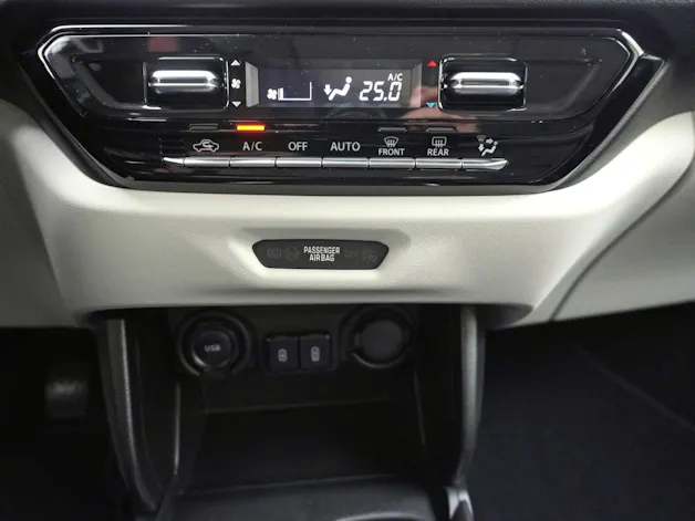 Suzuki Swift 1.2 Sakura Top Hybrid 4x4
