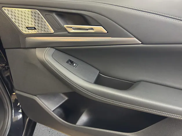 BMW 225e xDrive paddles Active Tourer