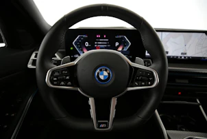 Fahrzeugbild BMW 330e xDrive SAG Touring