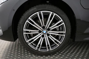 Fahrzeugbild BMW 330e xDrive SAG Touring