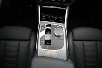 https://vehicle.imgix.net/4296600/a3073d34-7f47-44ff-b80c-309240252f28.jpg