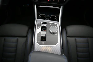 Fahrzeugbild BMW 330e xDrive SAG Touring