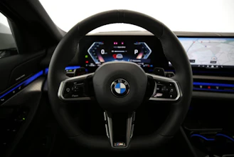 https://vehicle.imgix.net/4296622/9e14327b-f4bd-4c27-b117-1c2f13ef197c.jpg