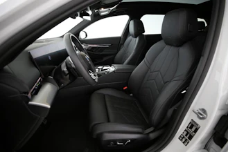 https://vehicle.imgix.net/4296622/f6cf8426-c99f-45b9-bea2-134516583dc1.jpg