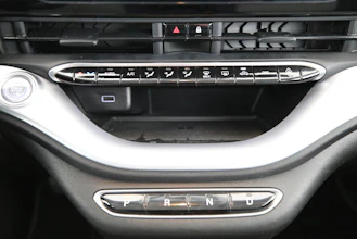 https://vehicle.imgix.net/4296726/35e4b221-16a5-4e2e-b1a1-2108add49123.jpg