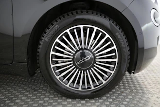 https://vehicle.imgix.net/4296726/8a596ae5-218a-48bb-bc9b-79d312c68ec7.jpg