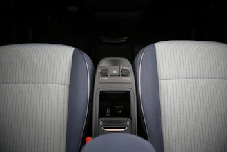 https://vehicle.imgix.net/4296726/b8ed38ae-130a-44c2-9336-1baf2c03b054.jpg
