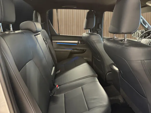 Toyota Hilux Double Cab.-Pick-up 2.8 D-4D MHEV 204 Invincible