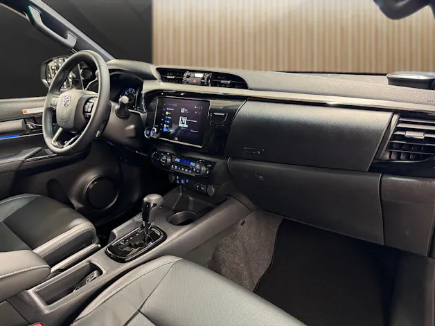 Toyota Hilux Double Cab.-Pick-up 2.8 D-4D MHEV 204 Invincible