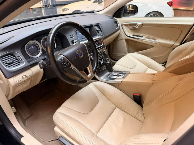 Volvo V60 2.0 D3 Momentum S/S