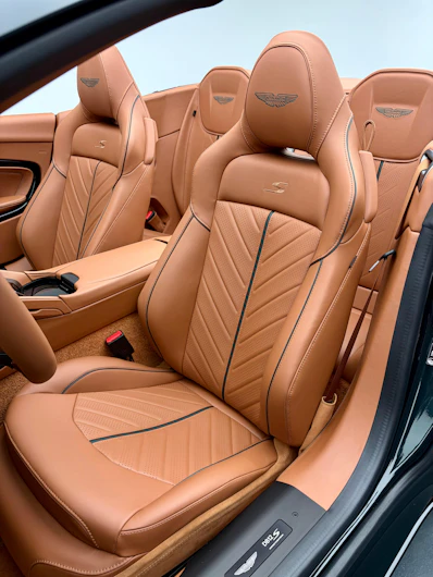 immagine del veicolo ASTON MARTIN DB12