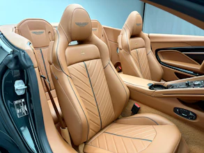 https://vehicle.imgix.net/4296941/9fbc7939-6ed3-4459-9063-10ce3be59f09.jpeg