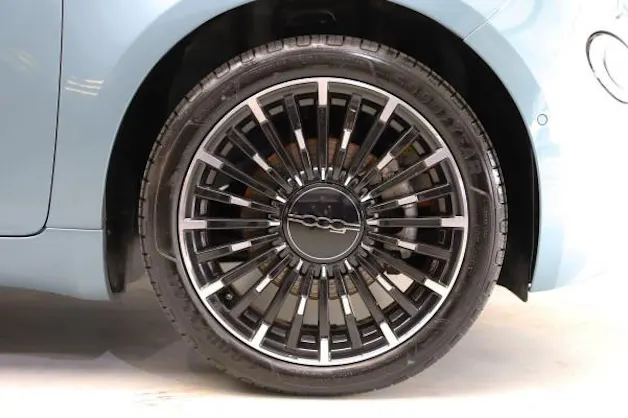 Fiat 500 3+1 el 87 kW La Prima