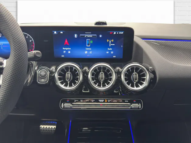 Mercedes-Benz GLA 200 AMG Line Night Star