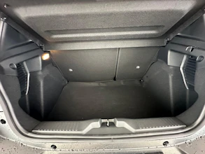 https://vehicle.imgix.net/4297331/b7b73a23-dc68-48f2-a0fd-f7951618b7c6.jpg