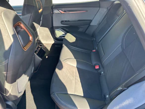 https://vehicle.imgix.net/4297482/de555ab5-2dd6-465f-a579-29cef46b328e.jpg