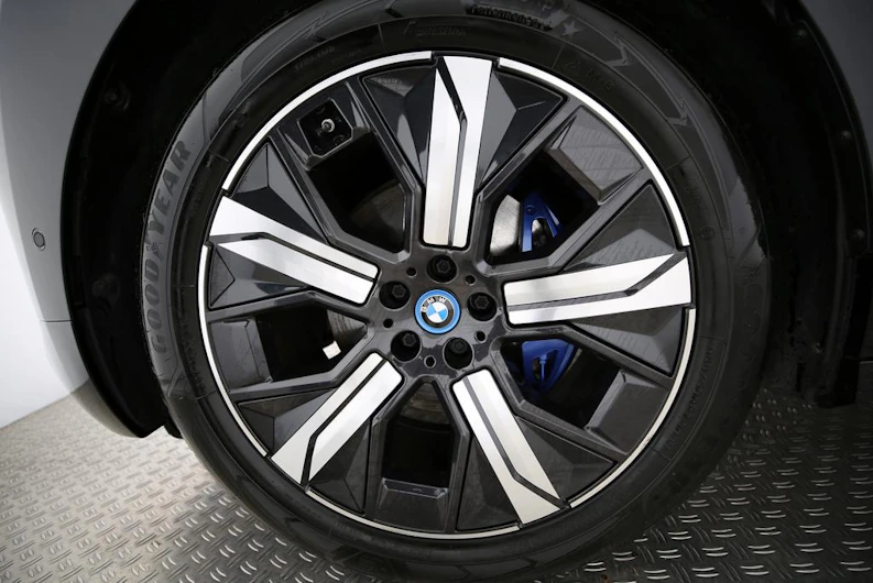 immagine del veicolo BMW iX