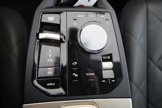 https://vehicle.imgix.net/4297498/a6c34972-b184-4a80-8dd1-5492f23b7799.jpg