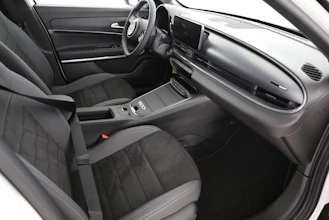 https://vehicle.imgix.net/4297519/53036408-afef-4065-8905-c422c53cdf50.jpg