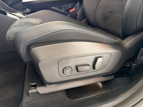 https://vehicle.imgix.net/4297540/eaf4f20f-d3d8-466d-b067-acf4bb918217.jpg