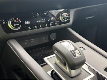 MITSUBISHI OUTLANDER 11