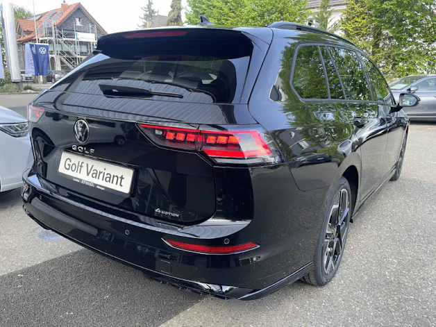VW Golf VIII Variant 2.0 TSI R-Line DSG 4motion