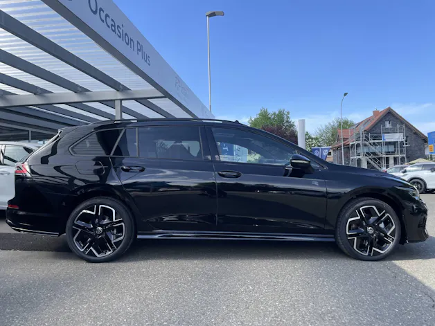 VW Golf VIII Variant 2.0 TSI R-Line DSG 4motion