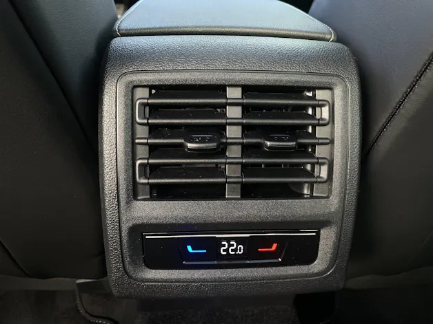 VW Golf VIII Variant 2.0 TSI R-Line DSG 4motion
