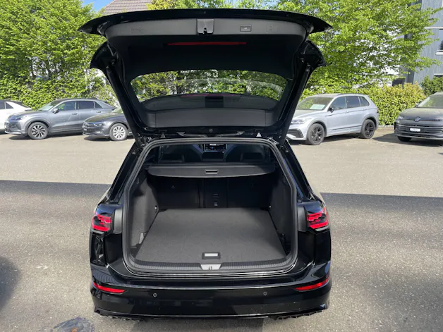 VW Golf VIII Variant 2.0 TSI R-Line DSG 4motion