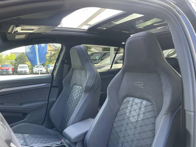 VW Golf VIII Variant 2.0 TSI R-Line DSG 4motion